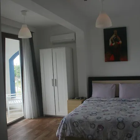 Butik & Restaurant מלון Alacali