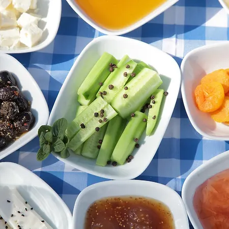 Butik & Restaurant מלון Alacali